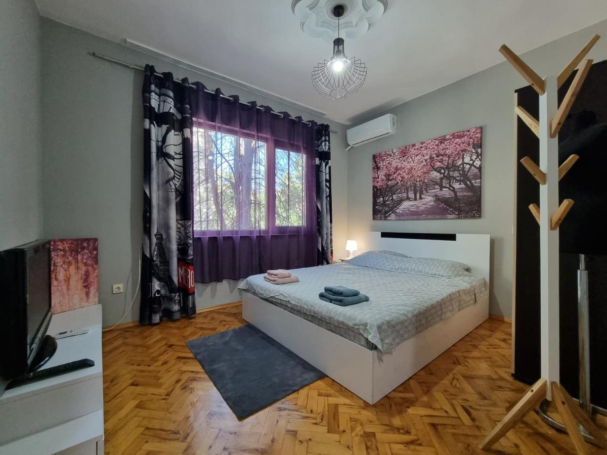 Reni'S Apartment-With Private Parking In Center Бургас Екстериор снимка