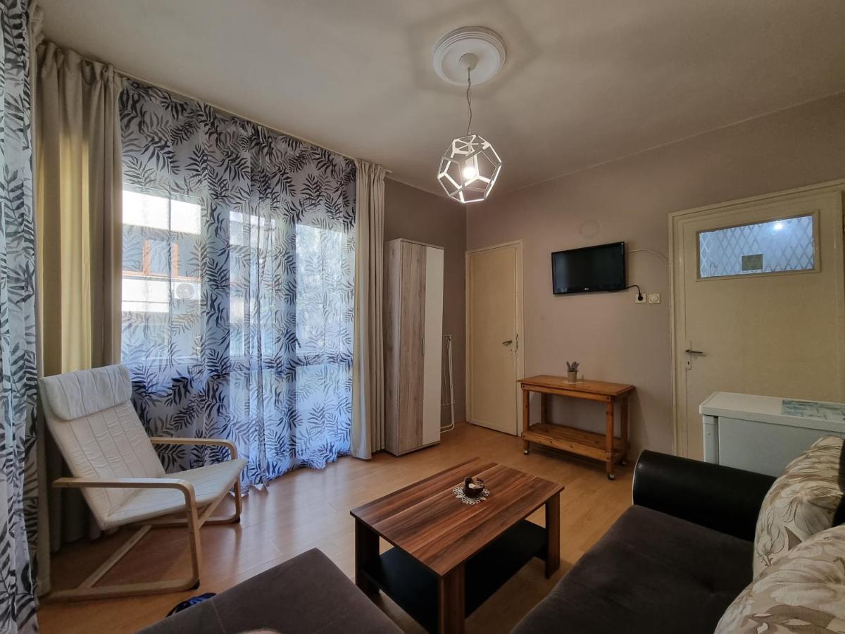 Reni'S Apartment-With Private Parking In Center Бургас Екстериор снимка