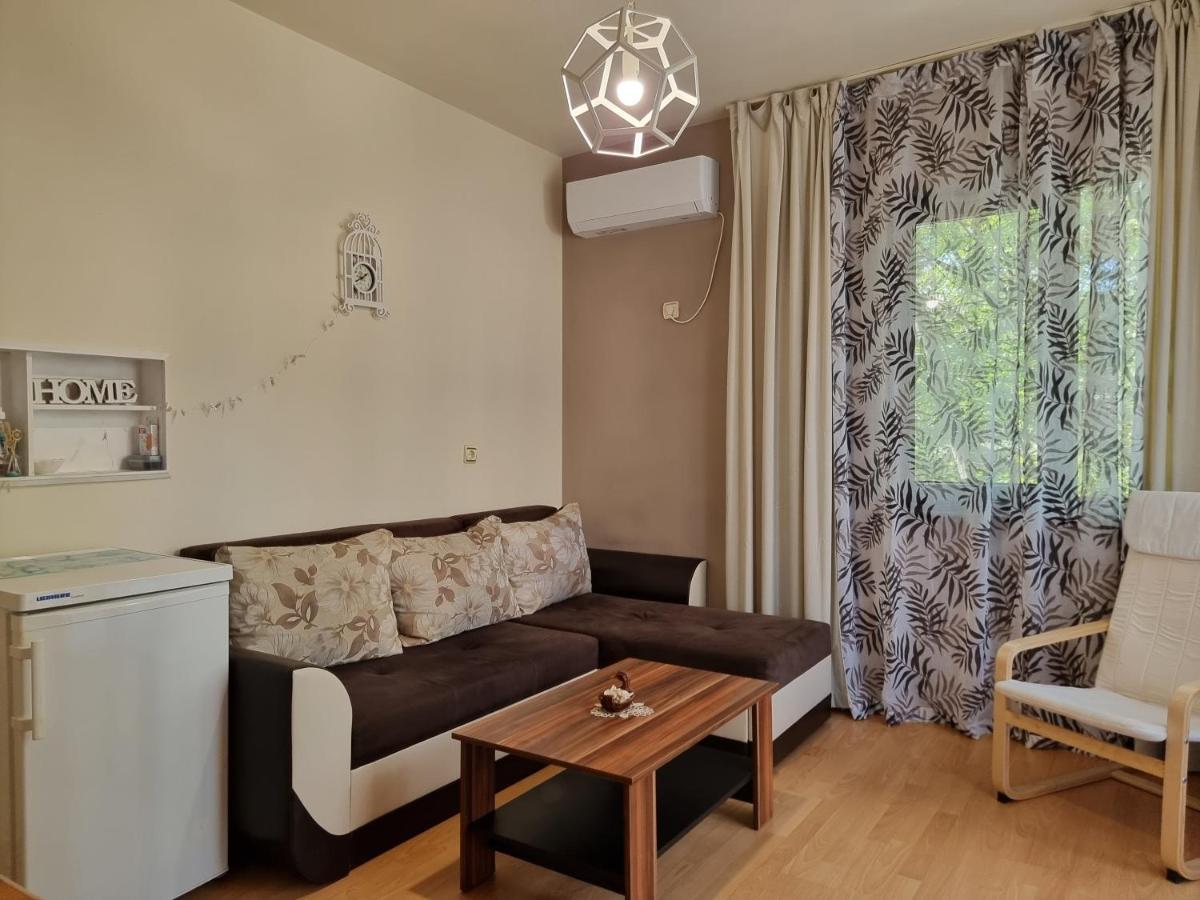 Reni'S Apartment-With Private Parking In Center Бургас Екстериор снимка