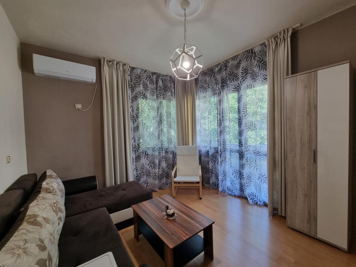 Reni'S Apartment-With Private Parking In Center Бургас Екстериор снимка