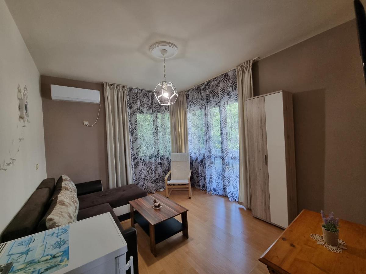 Reni'S Apartment-With Private Parking In Center Бургас Екстериор снимка