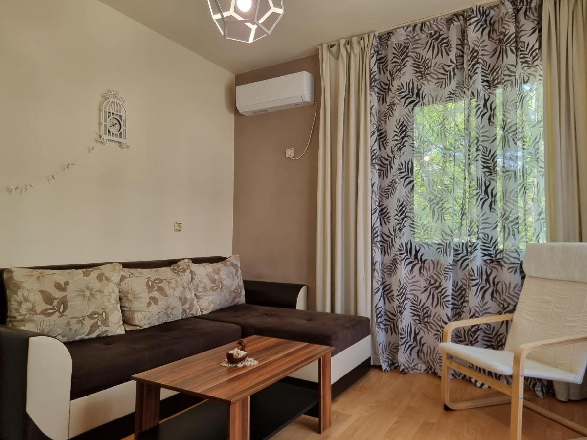 Reni'S Apartment-With Private Parking In Center Бургас Екстериор снимка